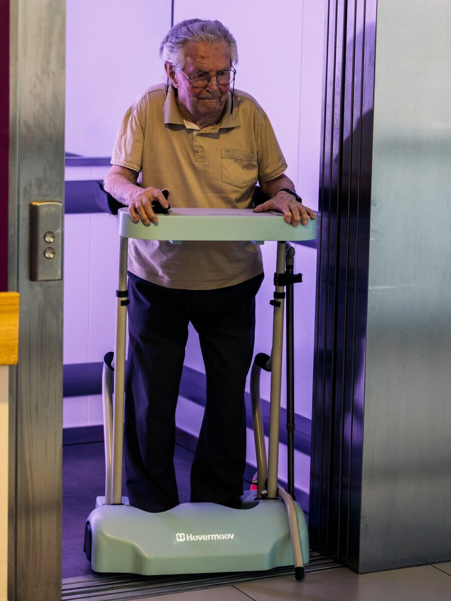 ewalker-verticalisation-deplacement-mobilite-reduite-handicap-hepad-hopital-senior-déambulateur-amv-fauteuil-roulant
